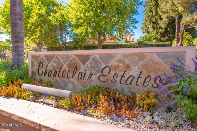 a street sign that is sitting on a brick wall