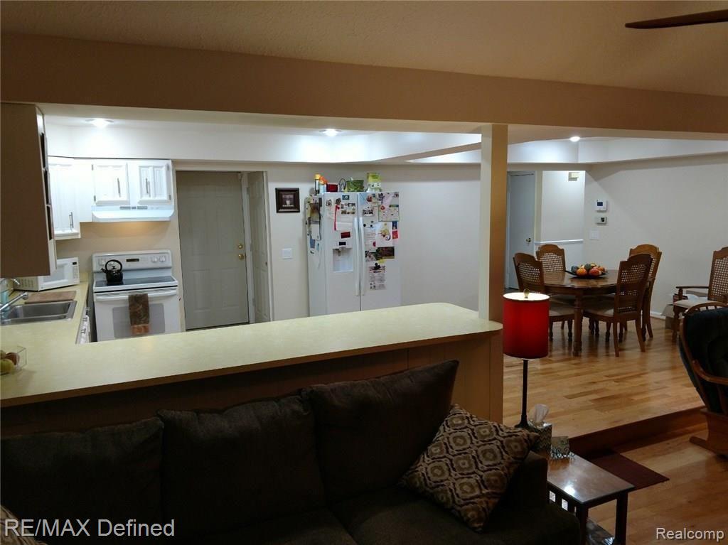 4645 Granger Road Oxford, MI 48371 - Photo 15 of 33 View from Great Room looking into Kitchen/Dining Area