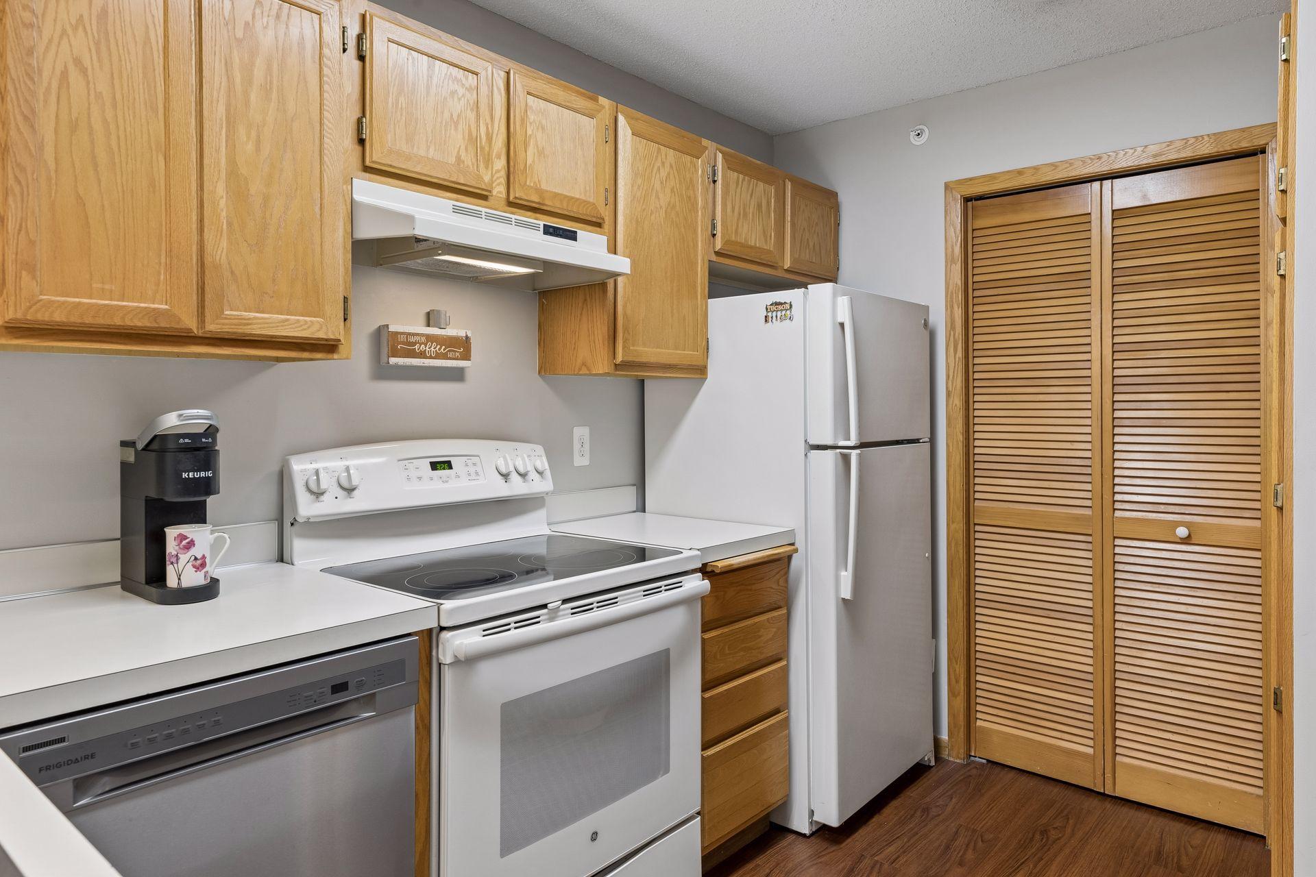 2240 Ranchview Lane North, Unit 80 Plymouth, MN 55447 - Photo 6 of 27