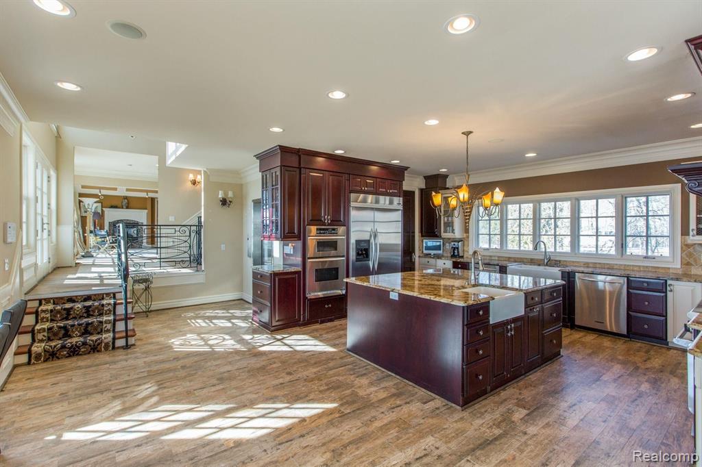 4021 Commerce Road West Bloomfield, MI 48324 - Photo 11 of 36