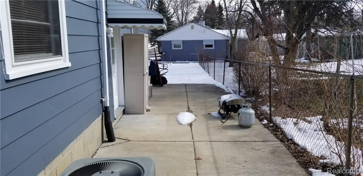527 Byron Road Howell, MI 48843 - Photo 5 of 24 byron 19.jpg