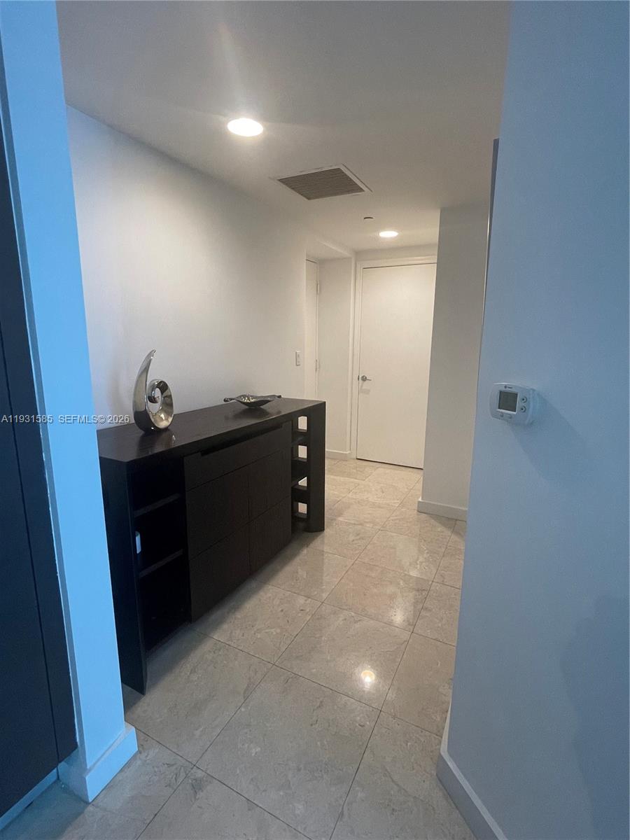 500 Brickell Avenue, Unit 3105 Miami, FL 33131 - Photo 2 of 33 Entrance