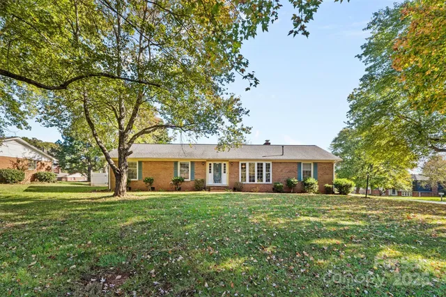 a view of a house with a big yard