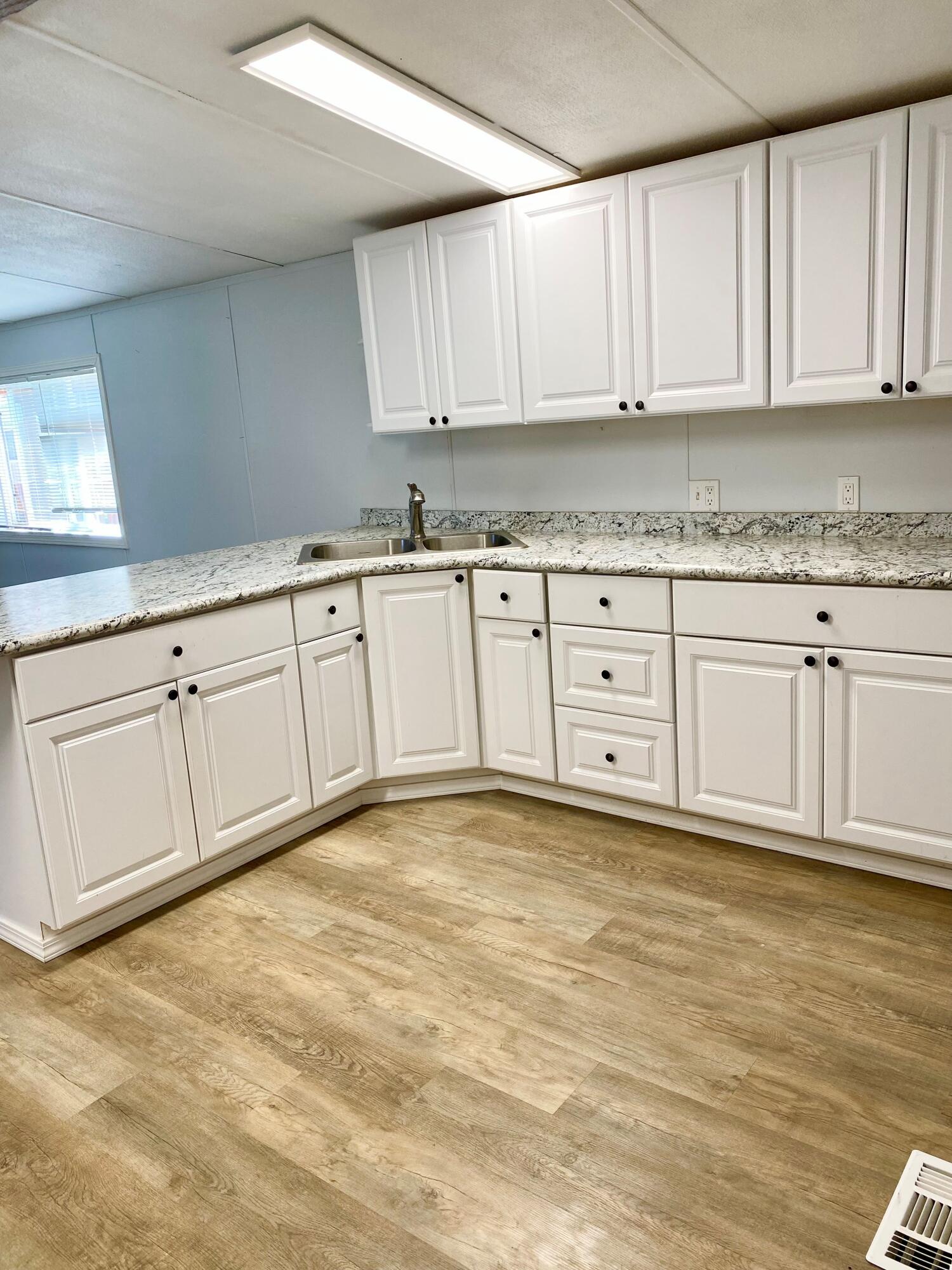 52731 Huntington Road, Unit 24 La Pine, OR 97739 - Photo 3 of 27 IMG_1680