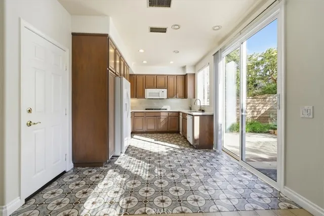 $6,500 | 3670 El Encanto Drive, Calabasas, CA 91302