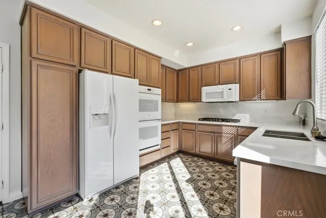 $6,500 | 3670 El Encanto Drive, Calabasas, CA 91302