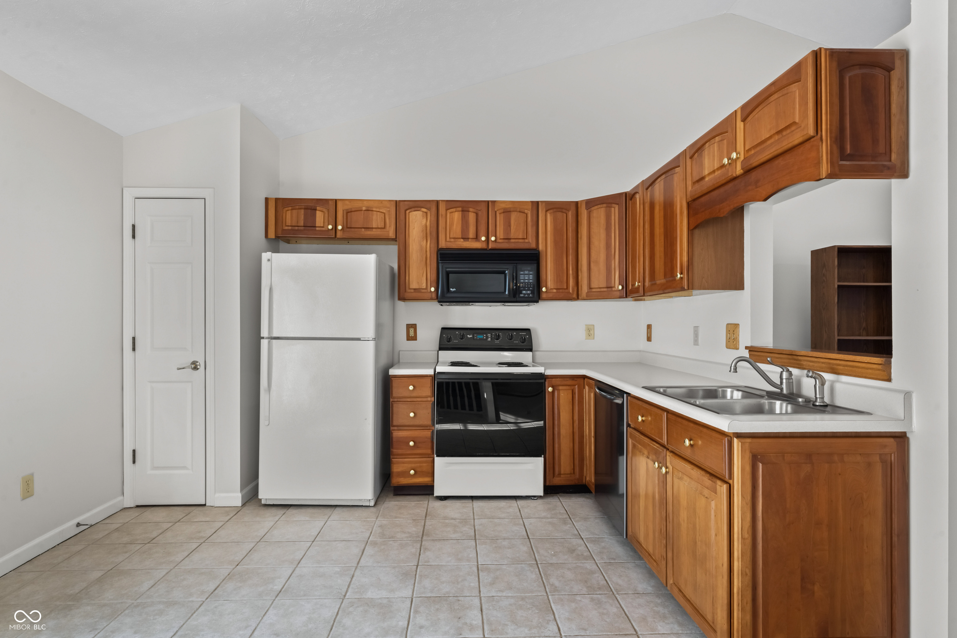 8405 Anderson Circle Avon, IN 46123 - Photo 14 of 47