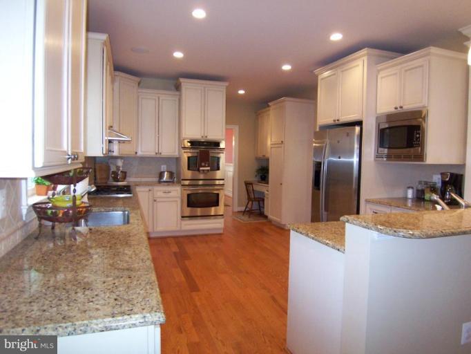 311 Riley Street Falls Church, VA 22046 - Photo 8 of 29 Gourmet Kitchen!