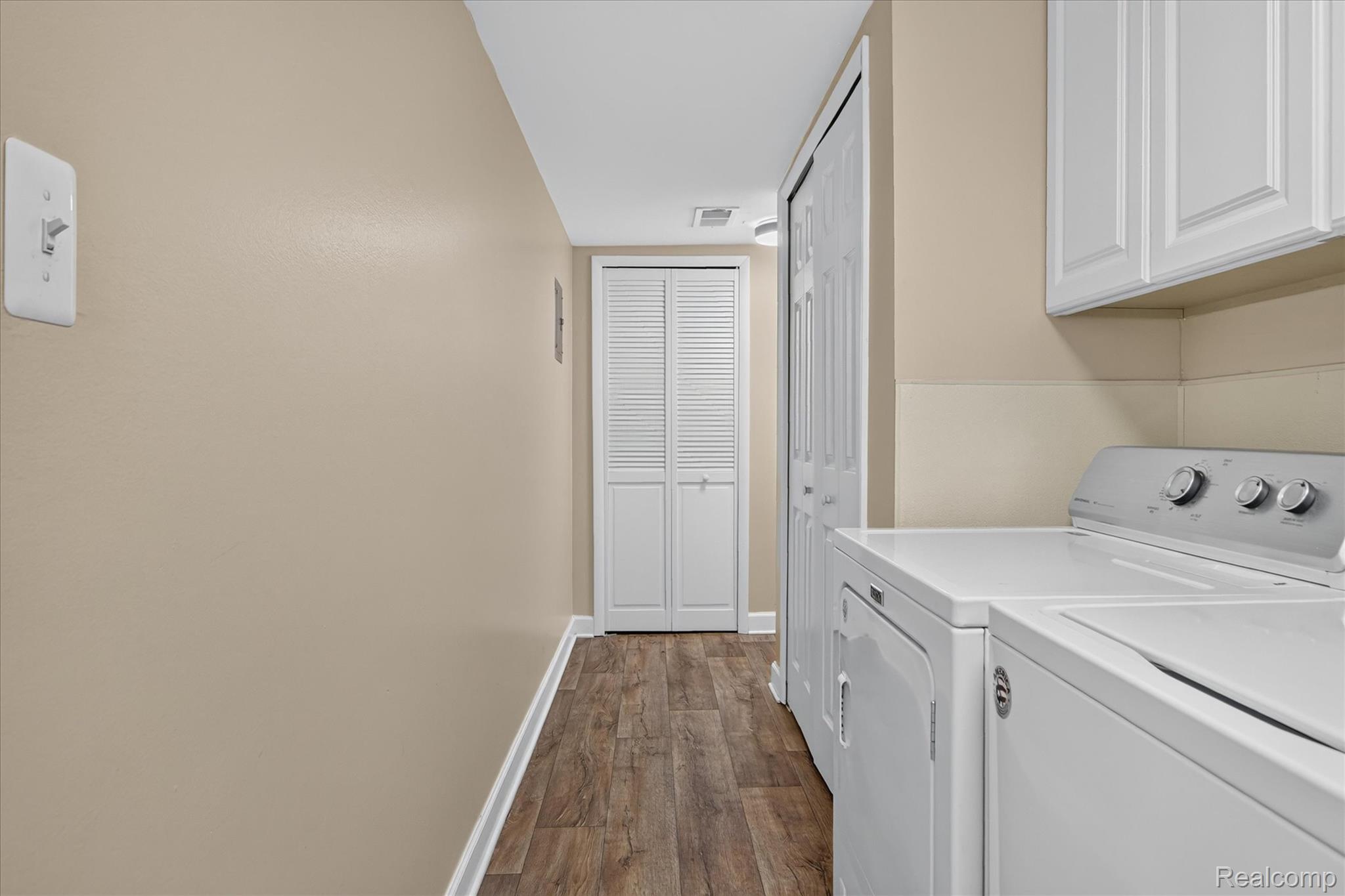 32600 Hoover Road, Unit 81 Warren, MI 48093 - Photo 14 of 25 First Floor Laundry
