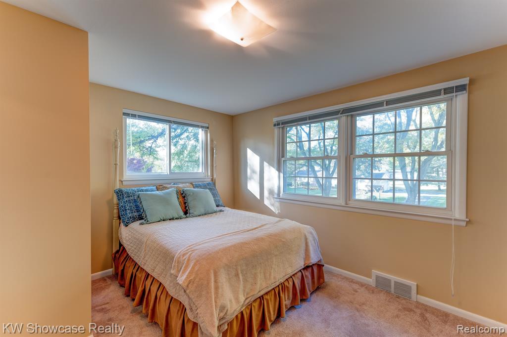 7131 Springridge Road West Bloomfield, MI 48322 - Photo 23 of 47