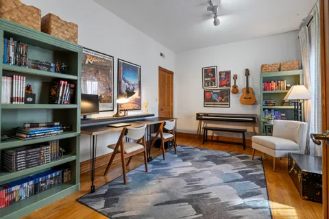 $375,000 | 846 West Newport Avenue, Unit 1N, Chicago, IL 60657