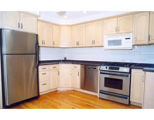 17.5 Charter Street Boston, MA 02113 - Photo 1 of 4