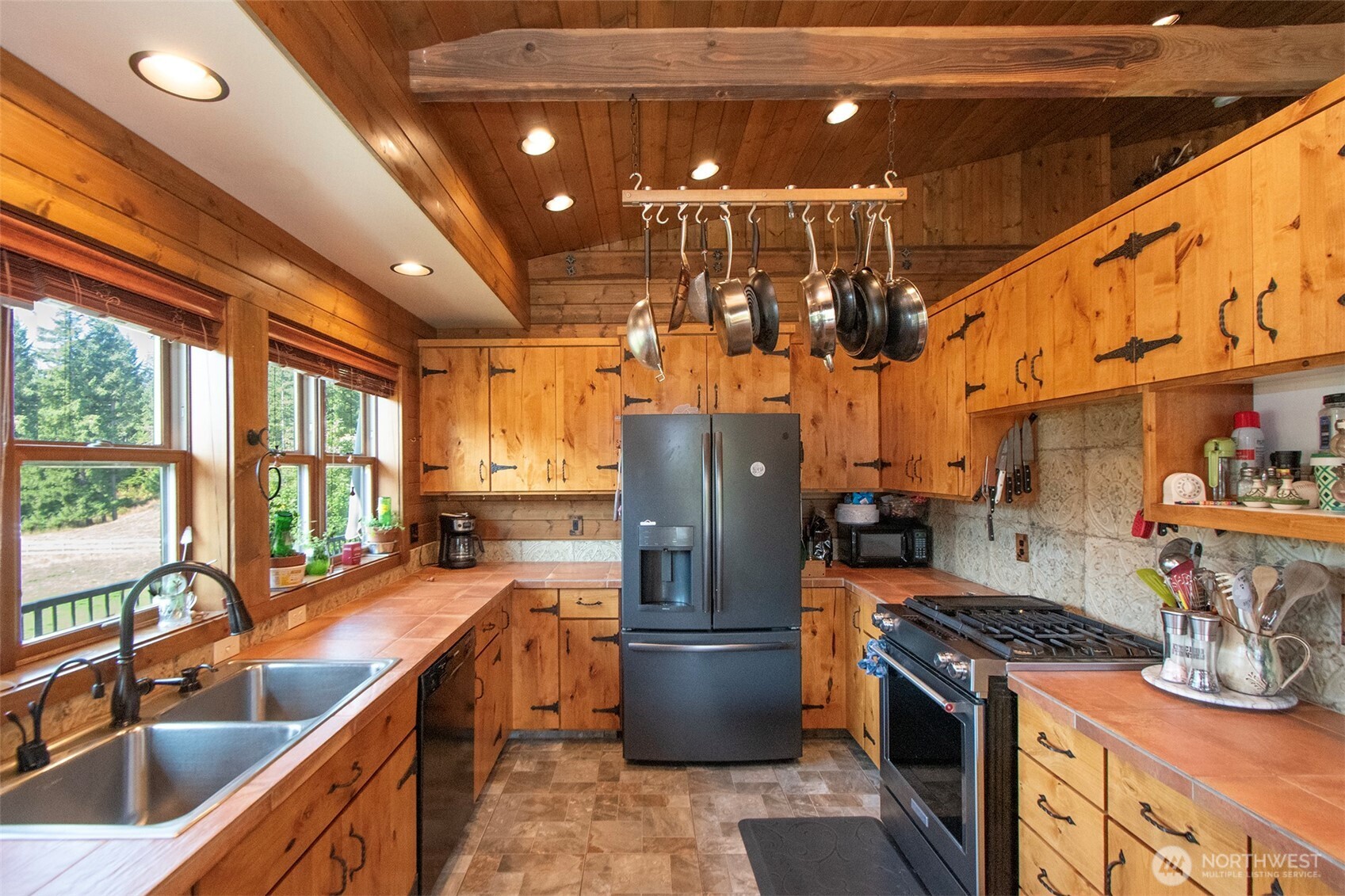 3634 Deer Park Road Port Angeles, WA 98362 - Photo 10 of 40