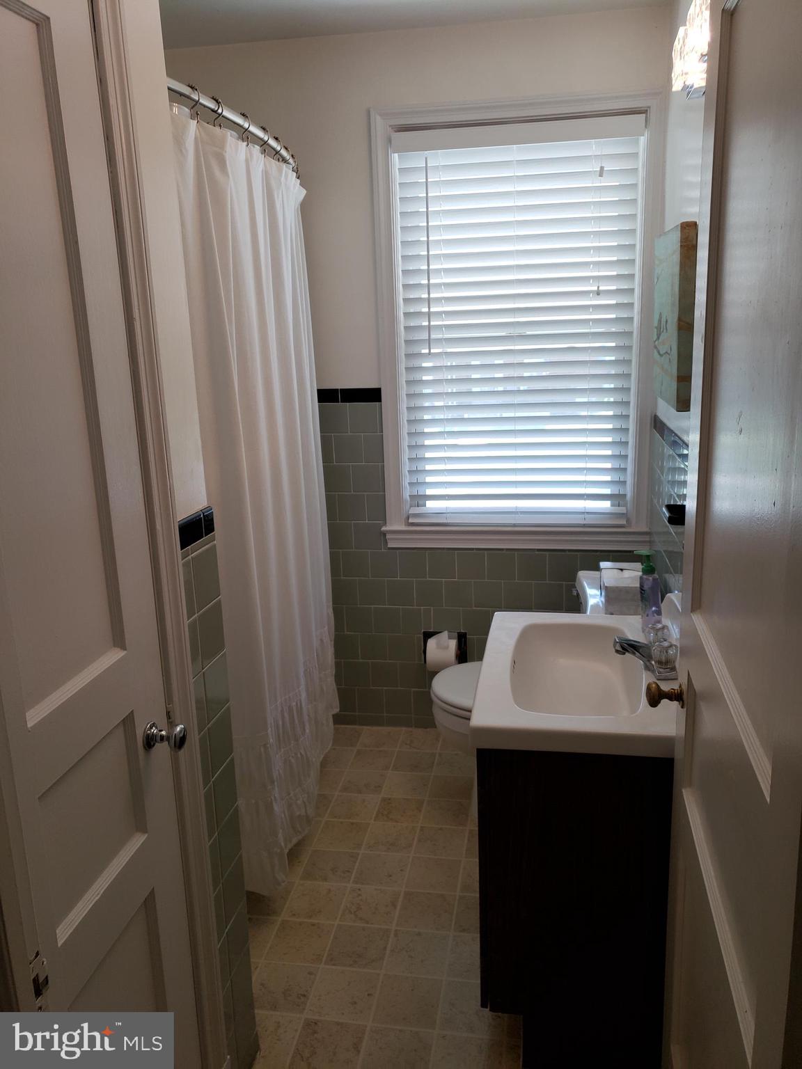 209 Cherrydell Road Baltimore, MD 21228 - Photo 30 of 54 Again with the natural light!!!