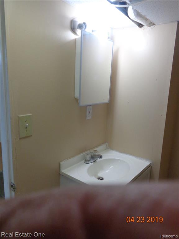 5511 Maple Street Dearborn, MI 48126 - Photo 21 of 26