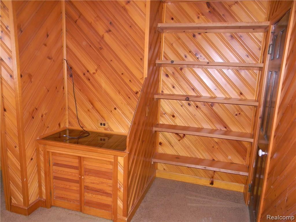 4391 North Gale Road Davison, MI 48423 - Photo 15 of 41 Built in storage