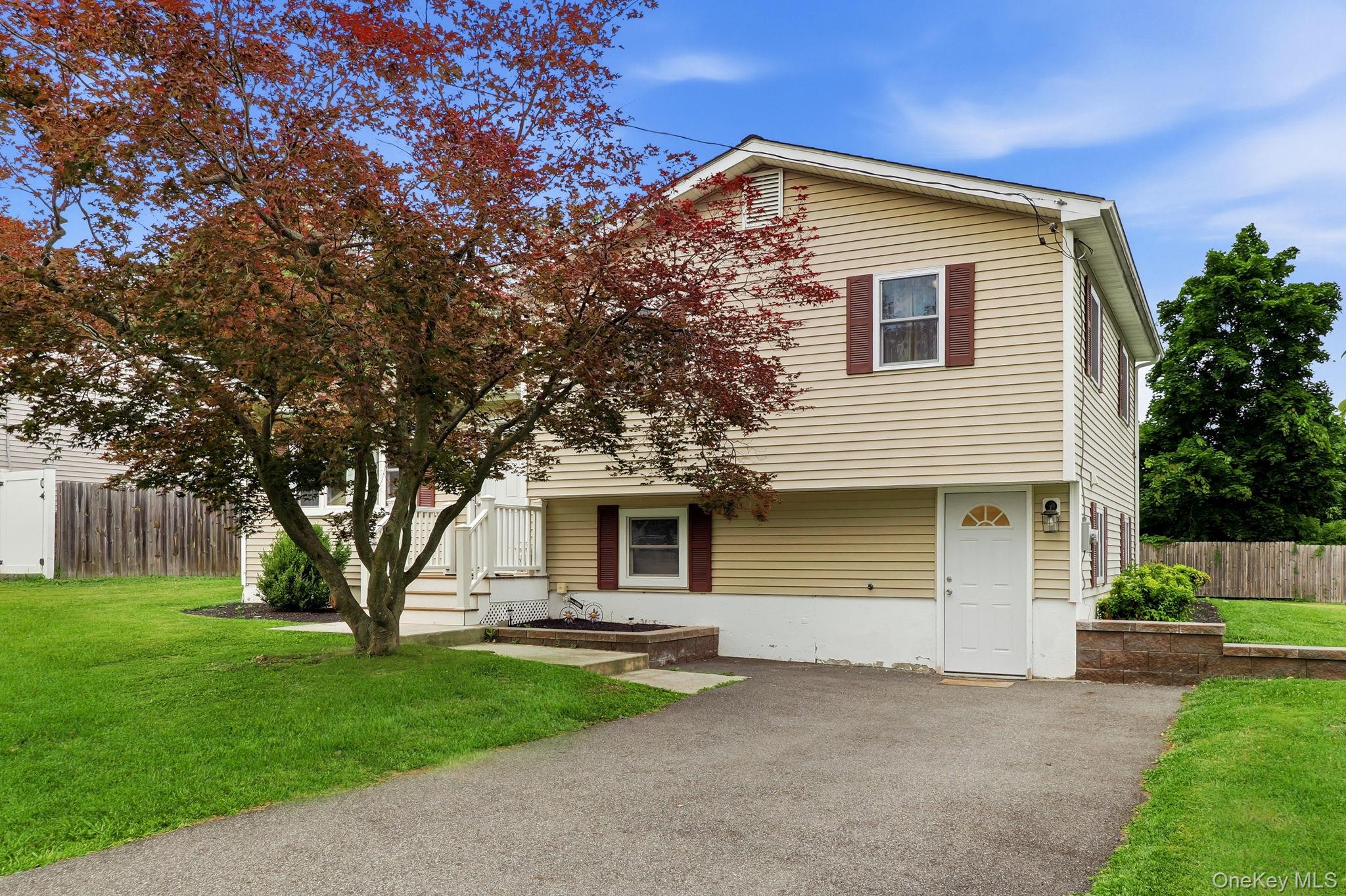47 Riverview Drive Fishkill, NY 12524 - Photo 3 of 27