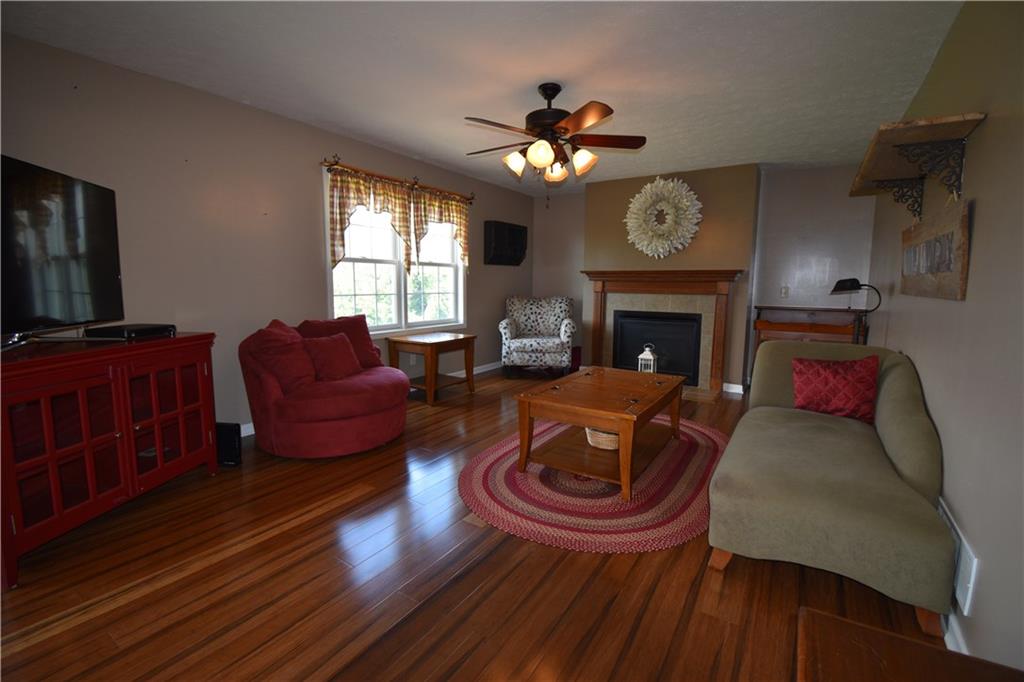 1582 Millers Run Road McDonald, PA 15057 - Photo 9 of 25 Living Room