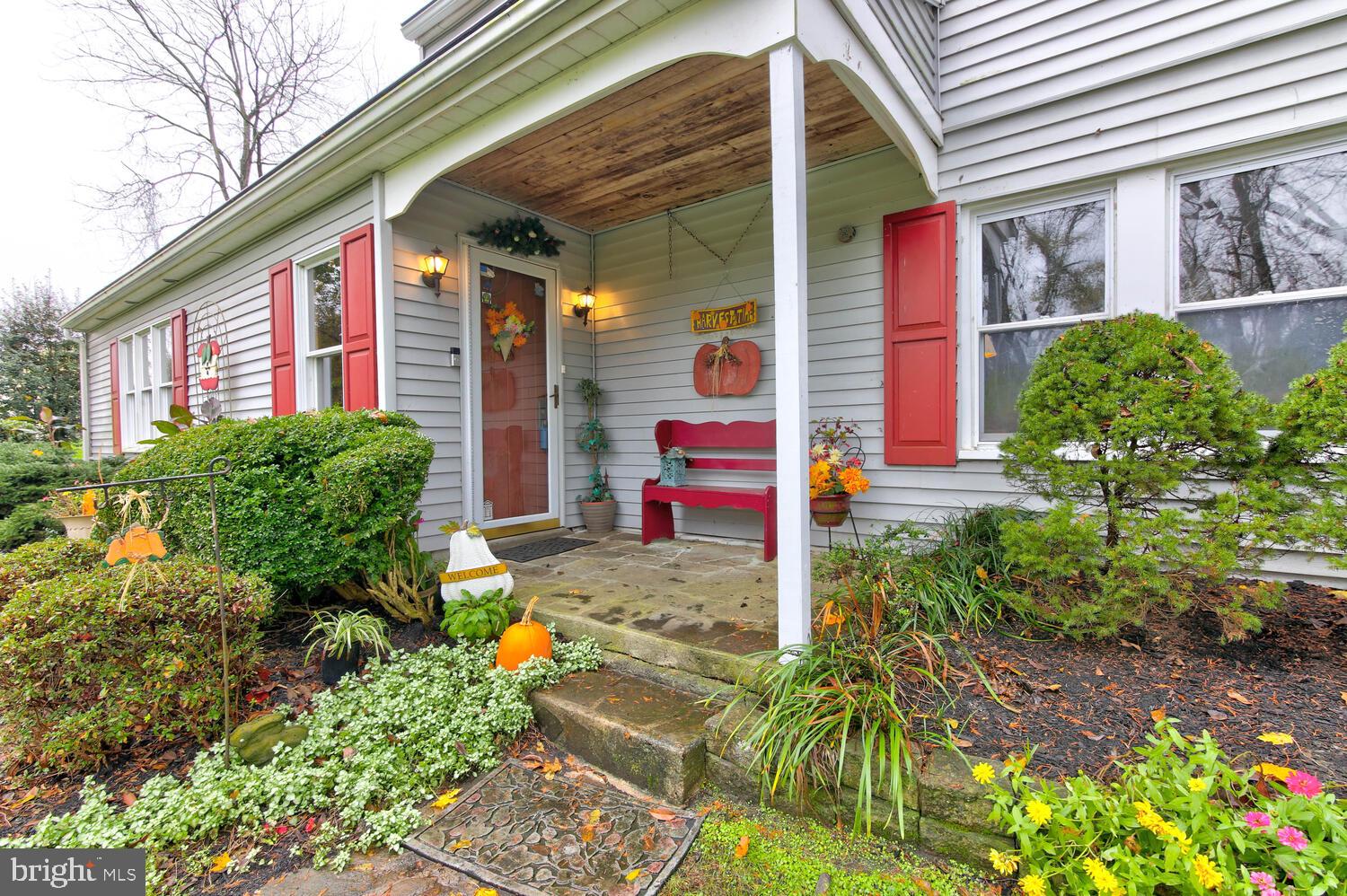 14 Indian Run Road Avondale, PA 19311 - Photo 2 of 35