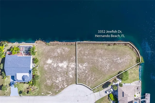 a sign that is on the wall of a building