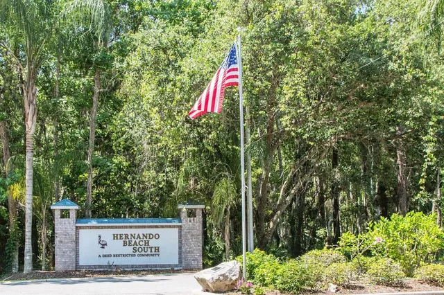 a flag is sitting in the middle of a park