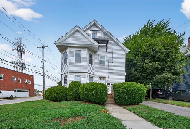$1,700 | 291 Pontiac Avenue, Providence, RI 02910