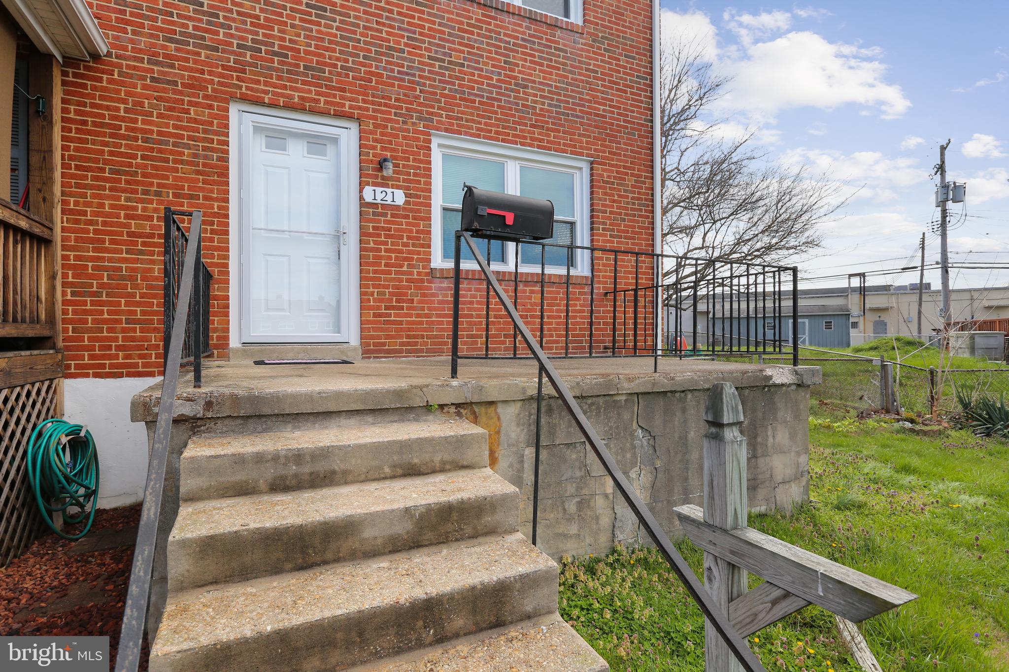 121 Bladen Road Essex, MD 21221 - Photo 4 of 33 Gallery Image 4