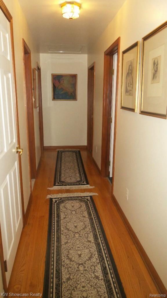 2245 Welch Road Walled Lake, MI 48390 - Photo 21 of 28 Hallway