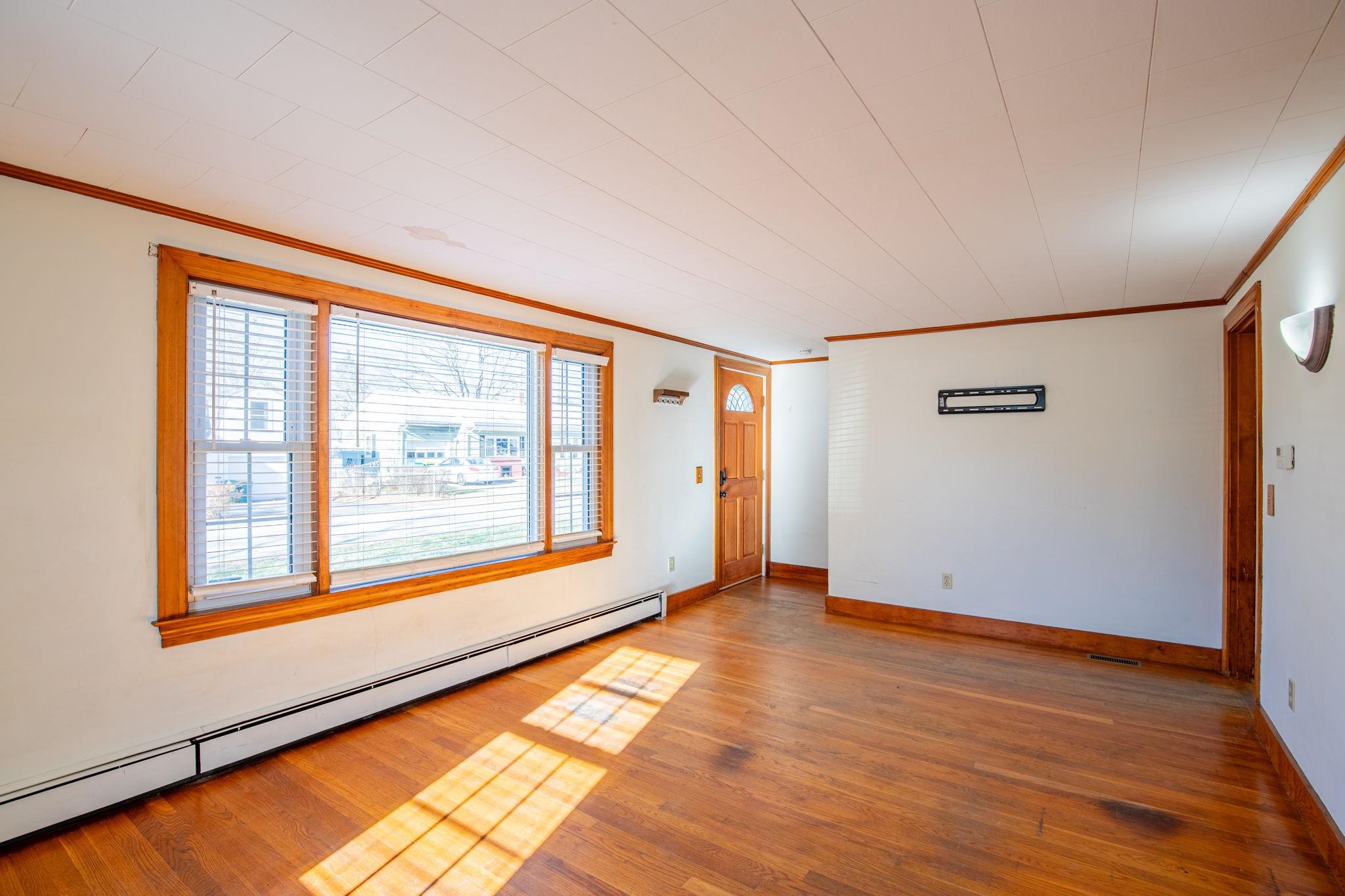 46 Richardson Street Rochester, NH 03867 - Photo 3 of 37