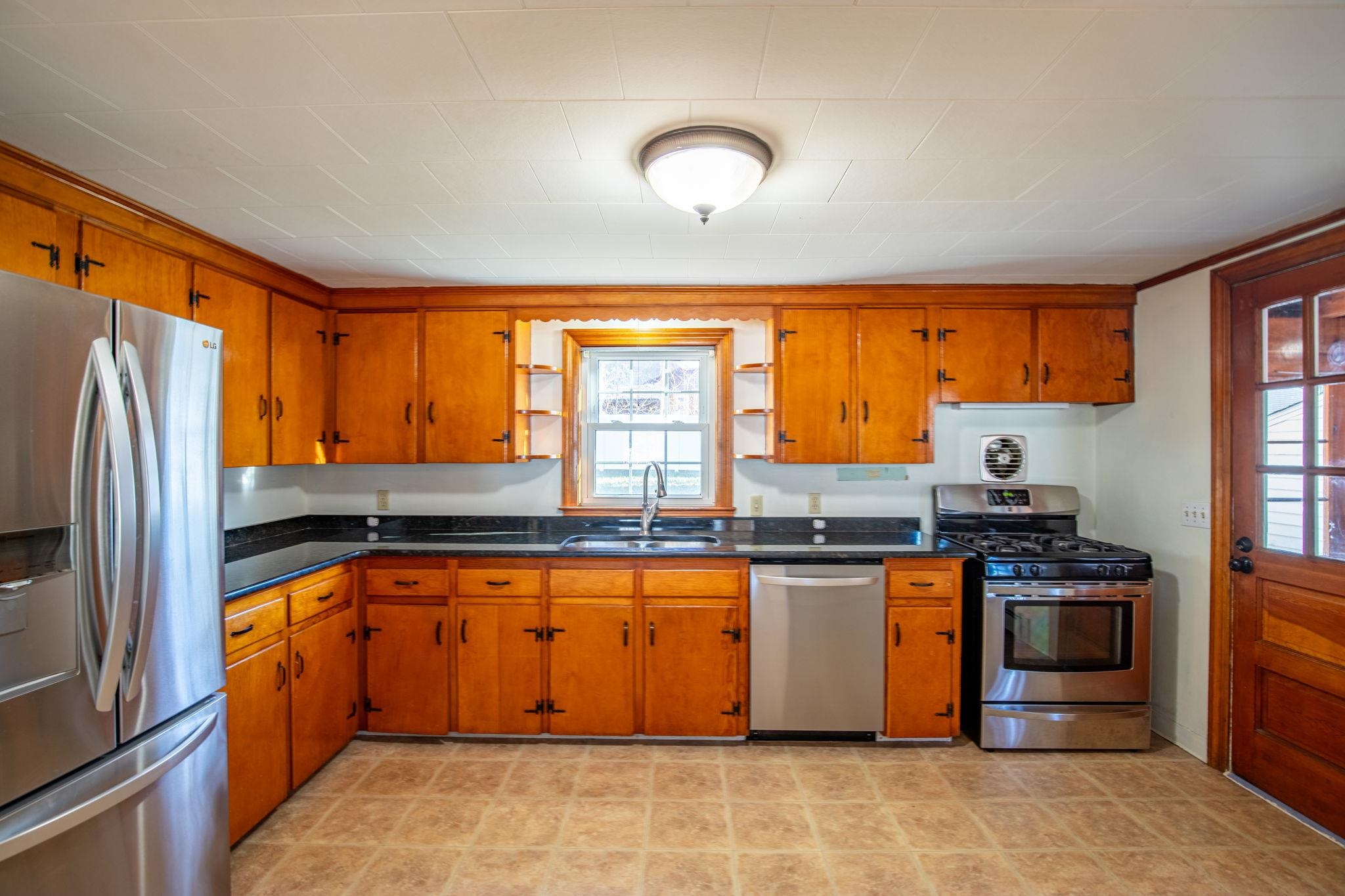 46 Richardson Street Rochester, NH 03867 - Photo 4 of 37