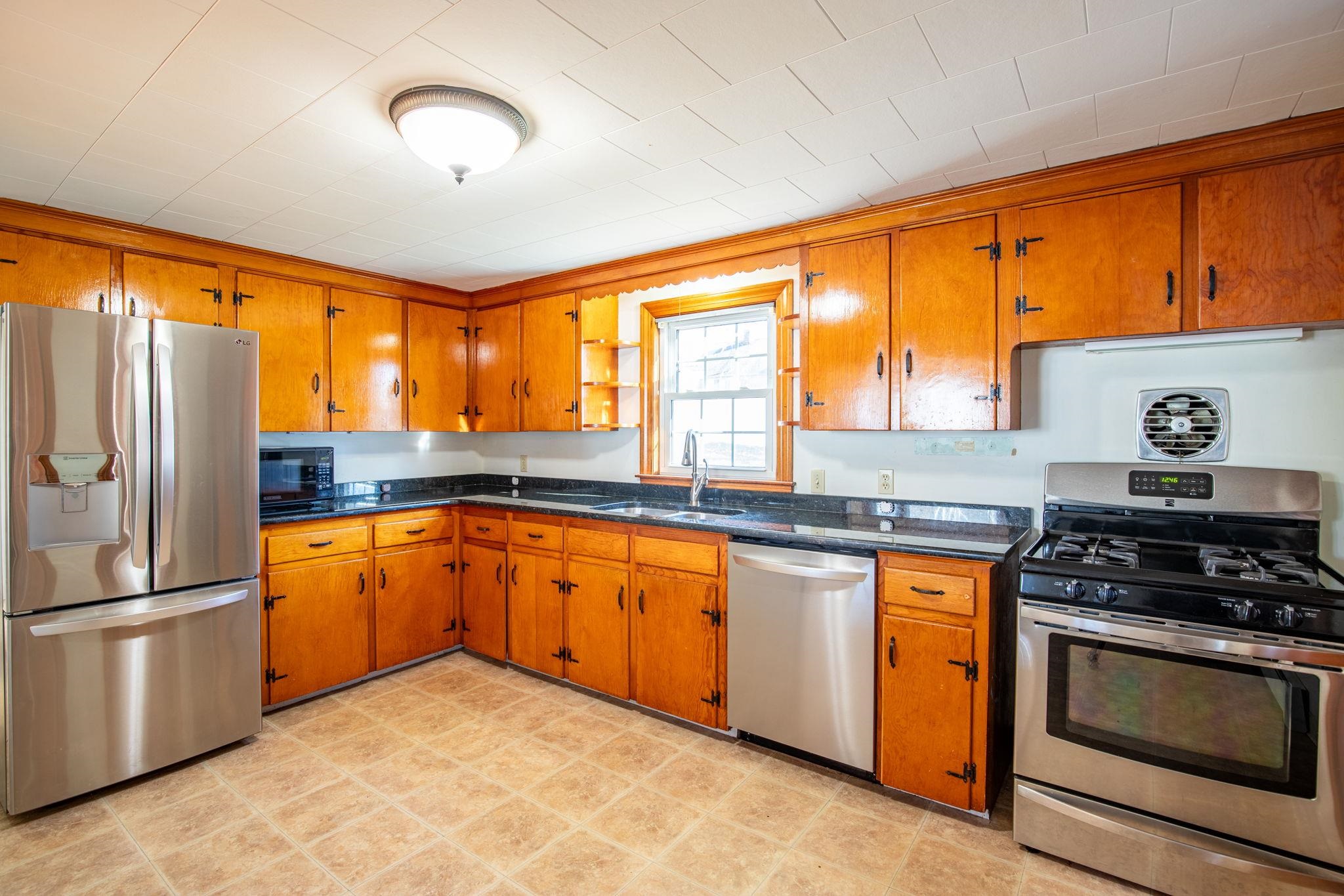 46 Richardson Street Rochester, NH 03867 - Photo 5 of 37