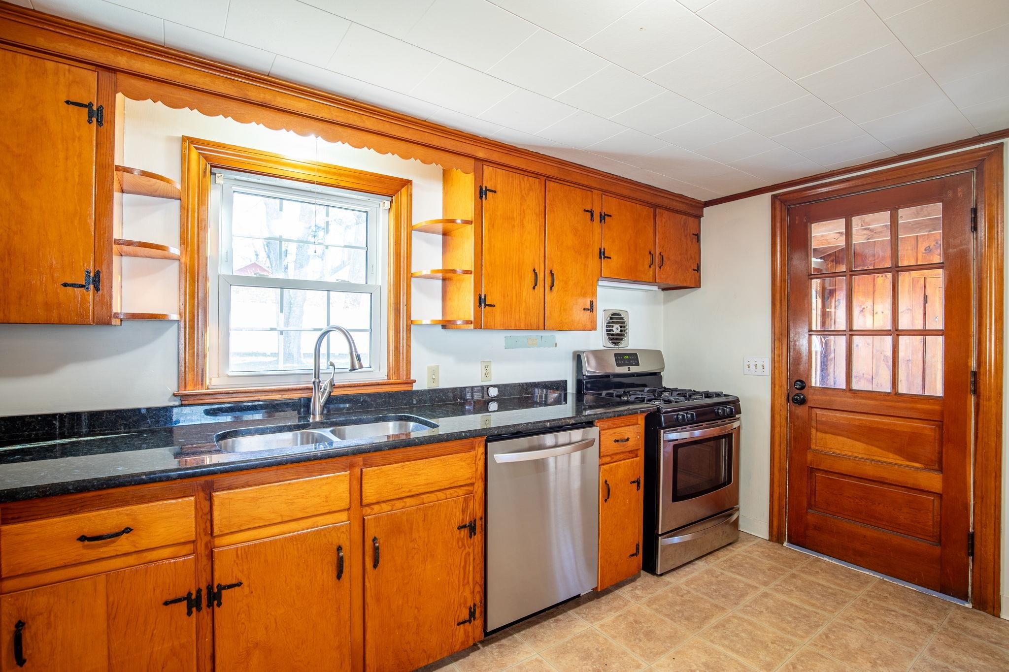 46 Richardson Street Rochester, NH 03867 - Photo 7 of 37
