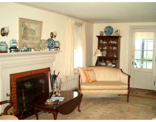6 Londonderry Road Marblehead, MA 01945 - Photo 3 of 5 Gallery Image 3