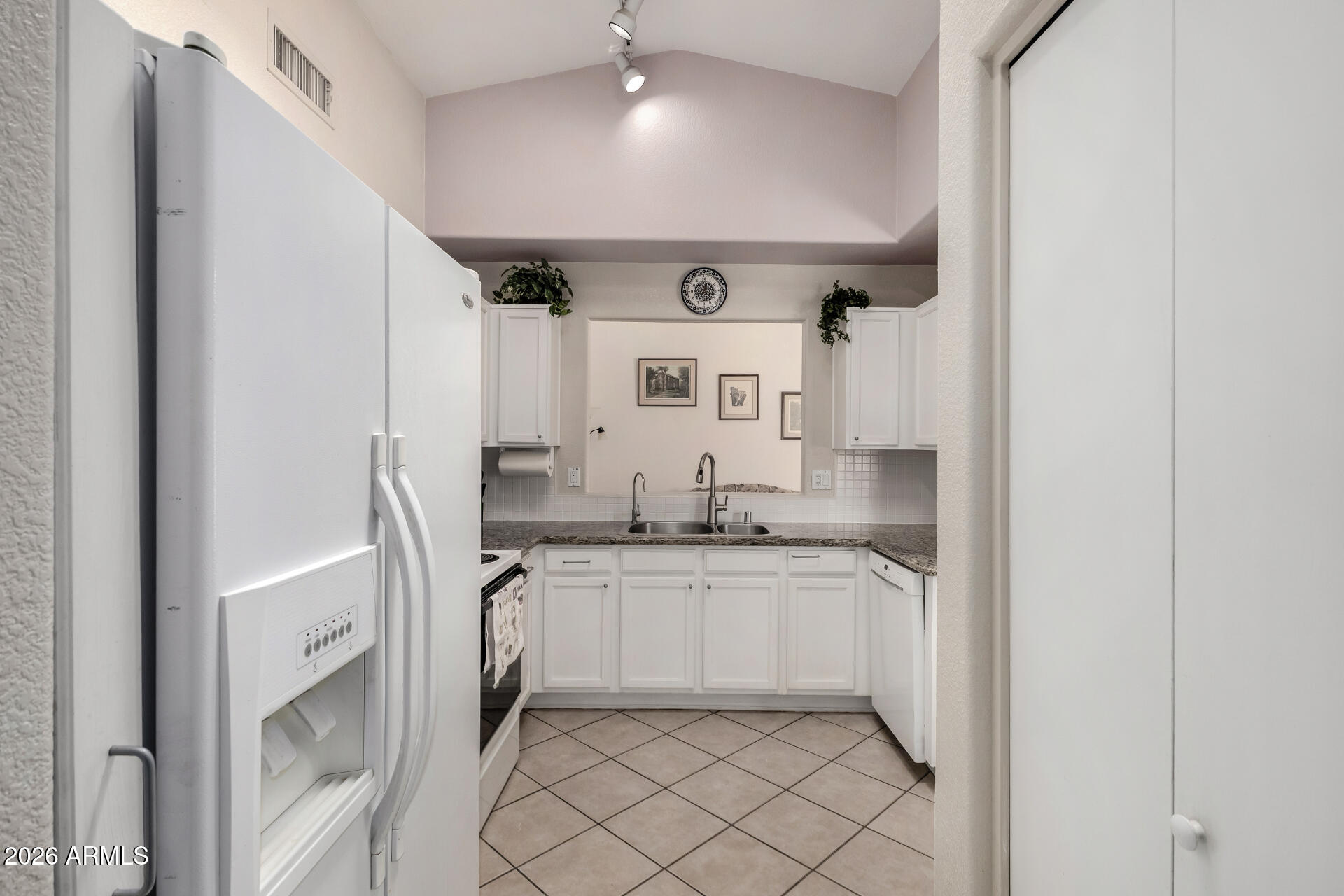 79 West Gail Drive Gilbert, AZ 85233 - Photo 19 of 37 Kitchen, vaulted ceiling track light