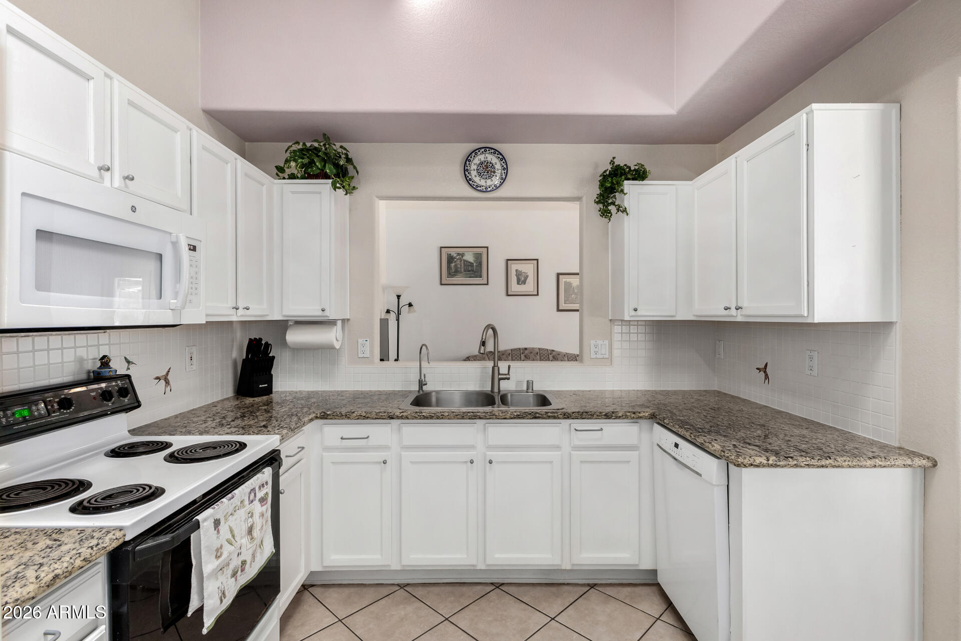 79 West Gail Drive Gilbert, AZ 85233 - Photo 3 of 37 Kitchen, white cabinets granite