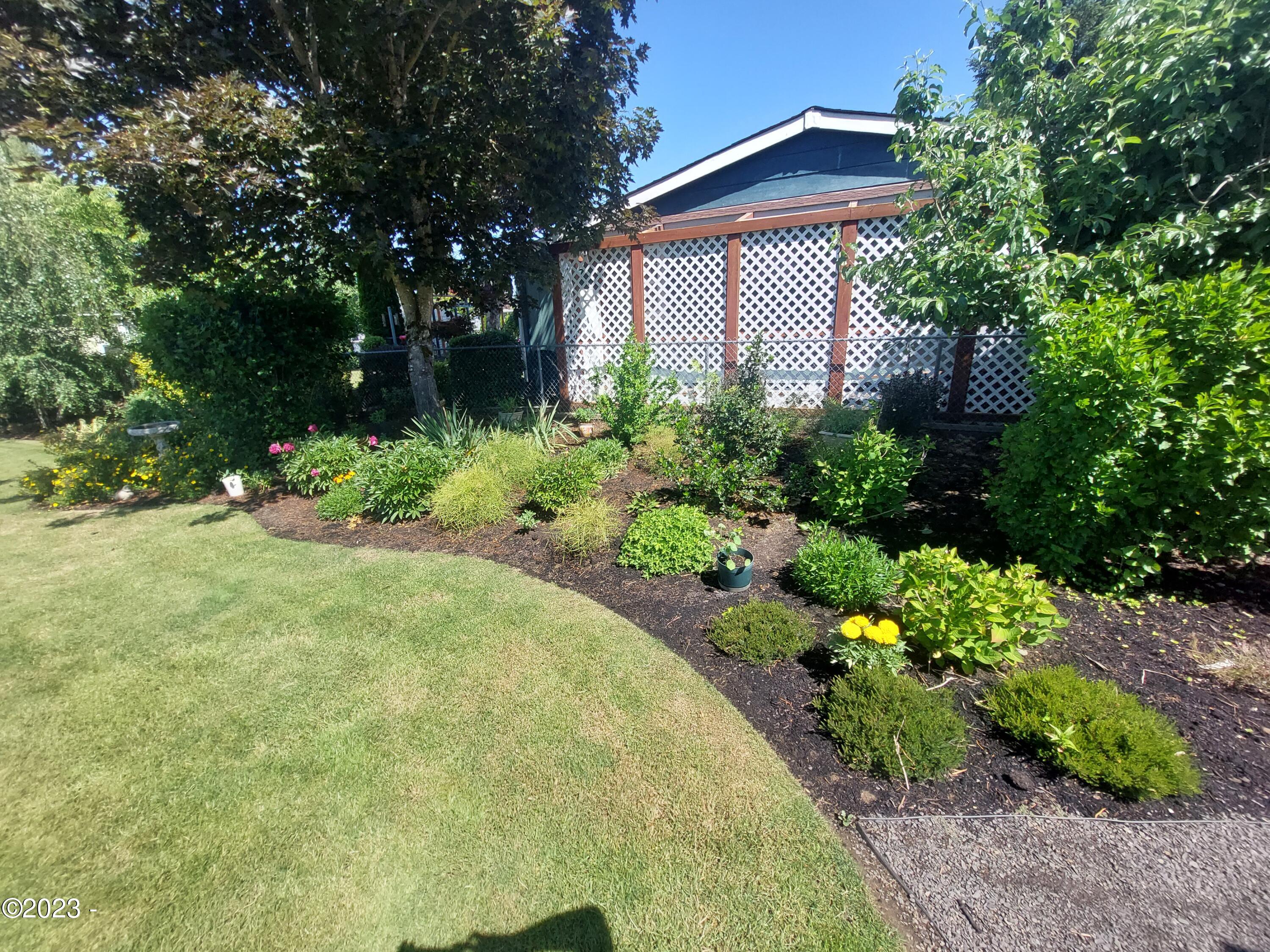 655 Northeast Burnett Road McMinnville, OR 97128 - Photo 33 of 44 Manicured Lawn