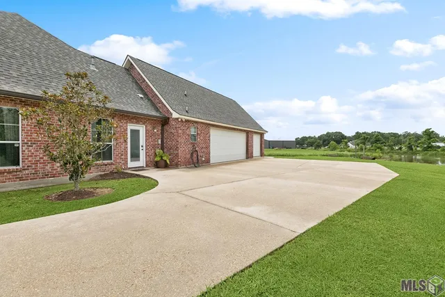 $650,000 | 11177 Toria Lane, St. Amant, LA 70774
