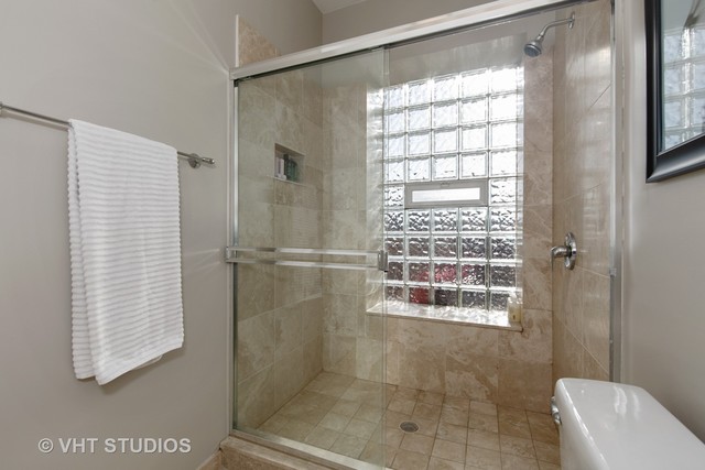 929 West Gordon Terrace, Unit 3 Chicago, IL 60613 - Photo 8 of 11