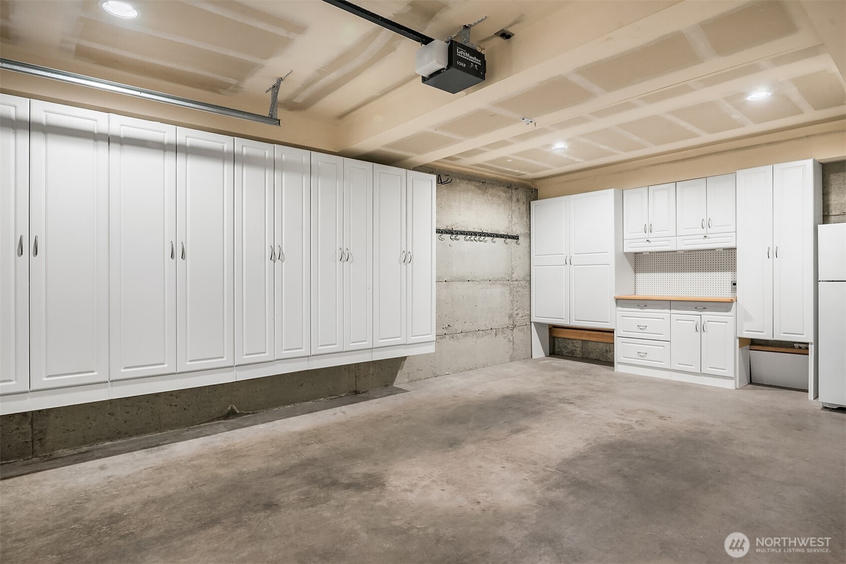 527 11th Avenue East, Unit A Seattle, WA 98102 - Photo 28 of 37 a view of livingroom with an empty space