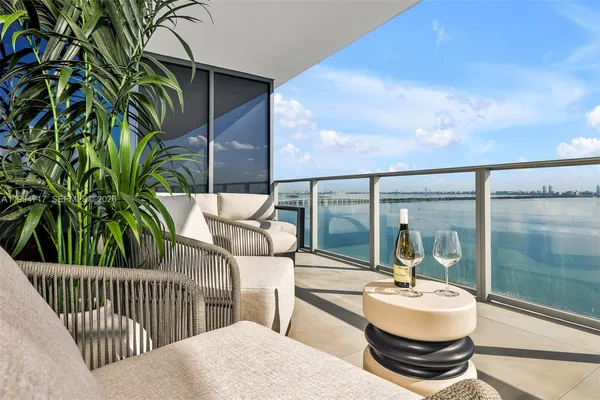 $25,000 | 700 Northeast 24th Street, Unit 1507, Miami, FL 33137