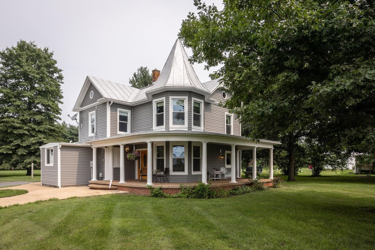 7231 Spring Creek Road Bridgewater, VA 22812 - Photo 40 of 74 front view of a house with a garden