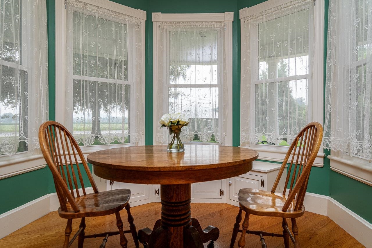 7231 Spring Creek Road Bridgewater, VA 22812 - Photo 5 of 74 a dining room with furniture and window