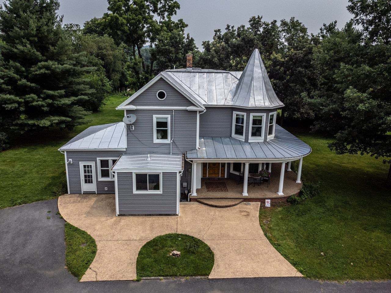 7231 Spring Creek Road Bridgewater, VA 22812 - Photo 56 of 74 a front view of a house with garden