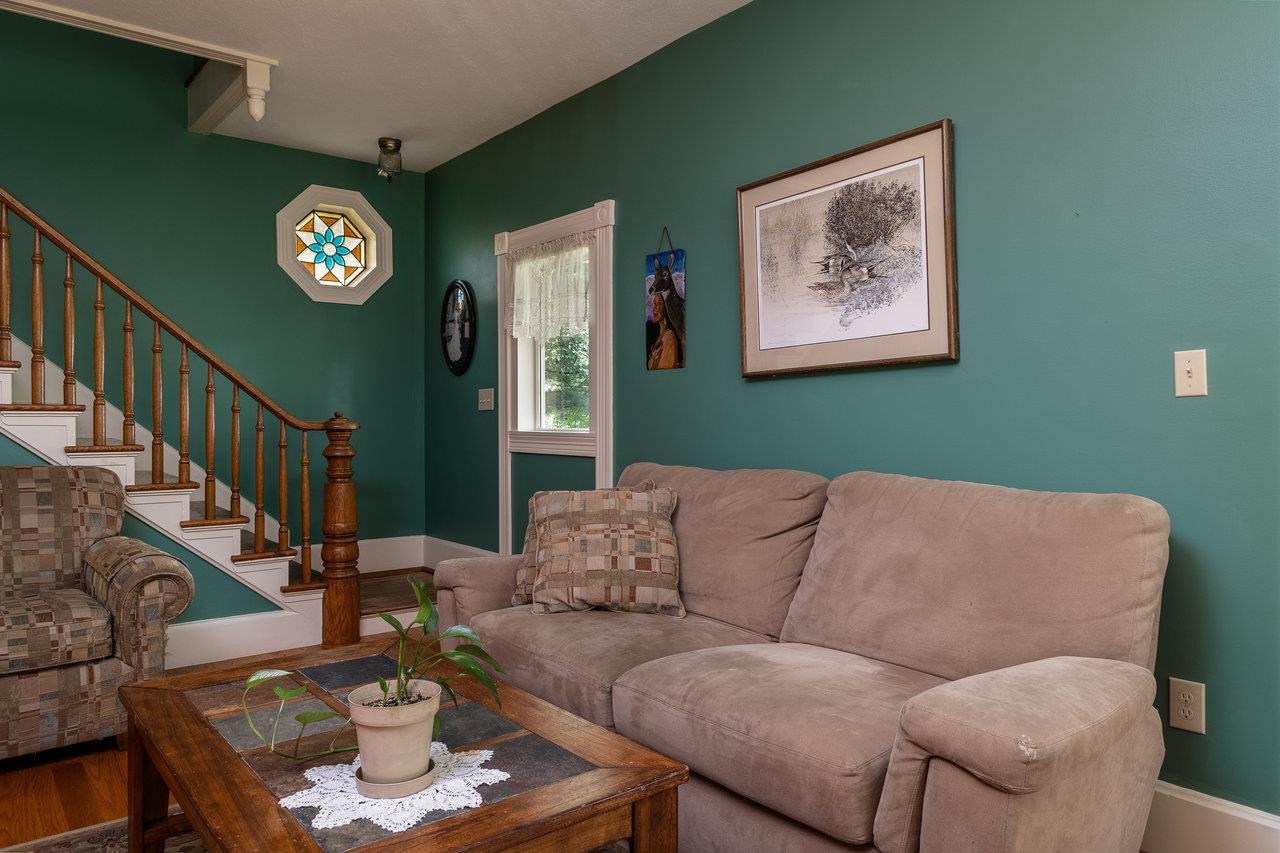 7231 Spring Creek Road Bridgewater, VA 22812 - Photo 7 of 74 a living room with furniture