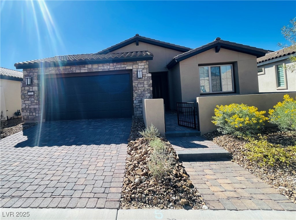 223 Sun Glaze Avenue Henderson, NV 89011 - Photo 1 of 44