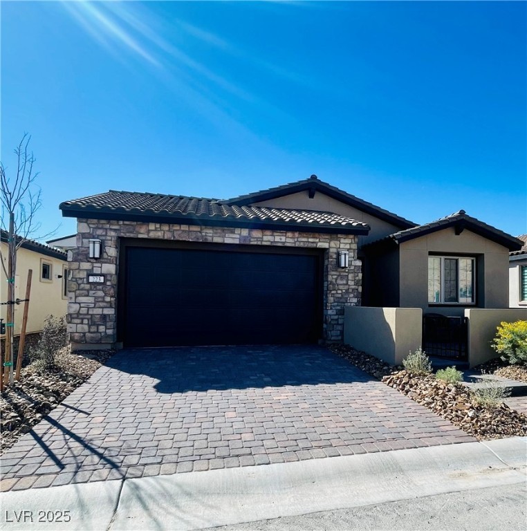 223 Sun Glaze Avenue Henderson, NV 89011 - Photo 2 of 44