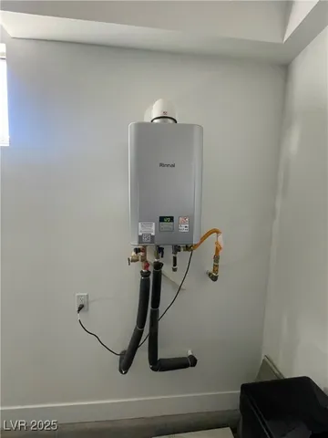 $2,600 | 223 Sun Glaze Avenue, Henderson, NV 89011