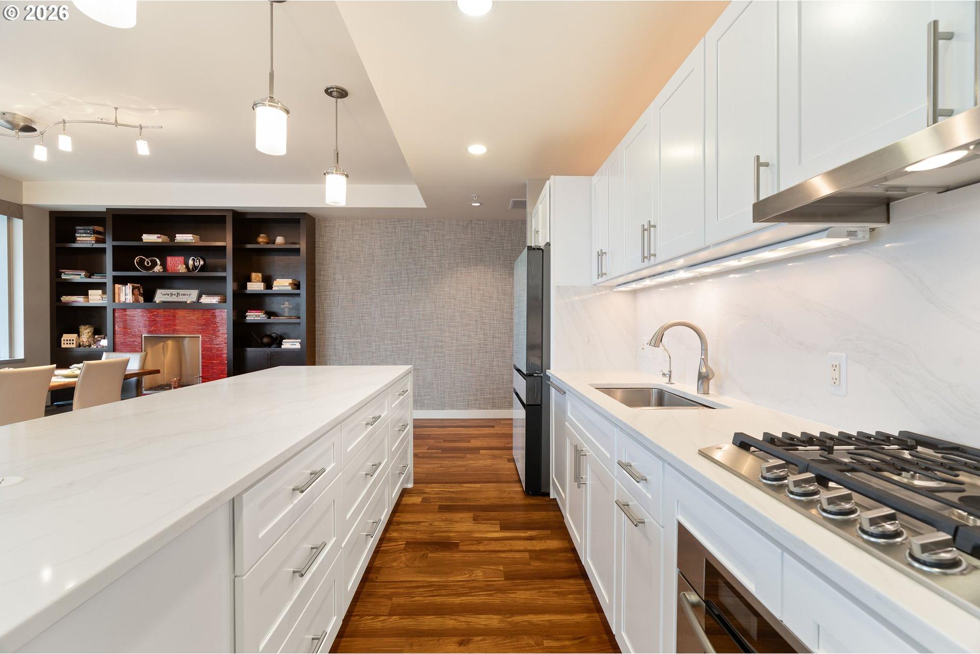 841 Southwest Gaines Street, Unit 2000 Portland, OR 97239 - Photo 17 of 36 Gallery Image 17