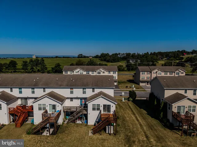 $235,000 | 3578 Pinecrest Court, Unit 16, Fayetteville, PA 17222