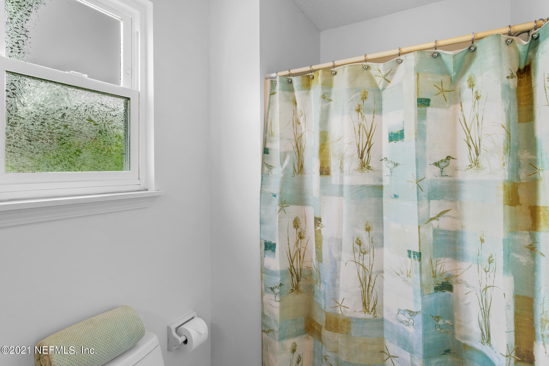 10841 Reading Road Jacksonville, FL 32257 - Photo 20 of 25 a bathroom with a shower curtain